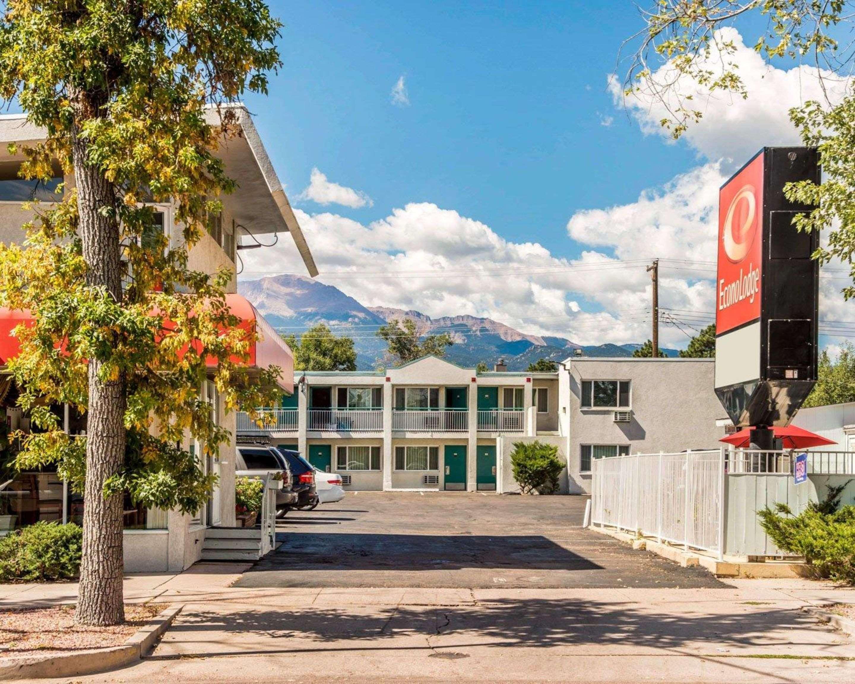 Econo Lodge Downtown Колорадо Спрингс Екстериор снимка